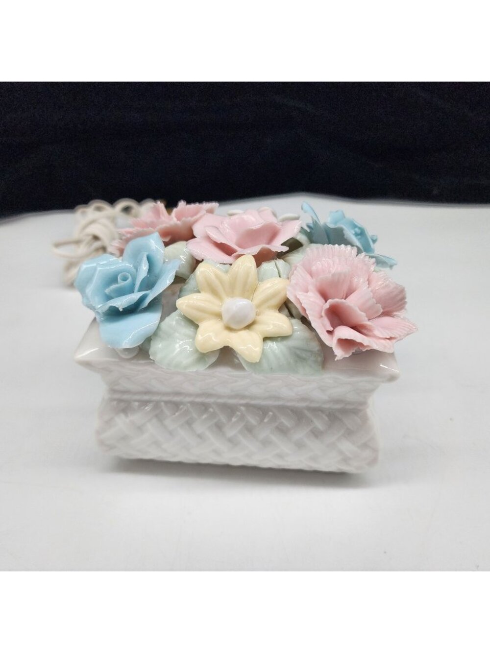 VTG Irice Floral Lamp Night Light Colorful Porcelain Flowers Wicker Basket 4.5"